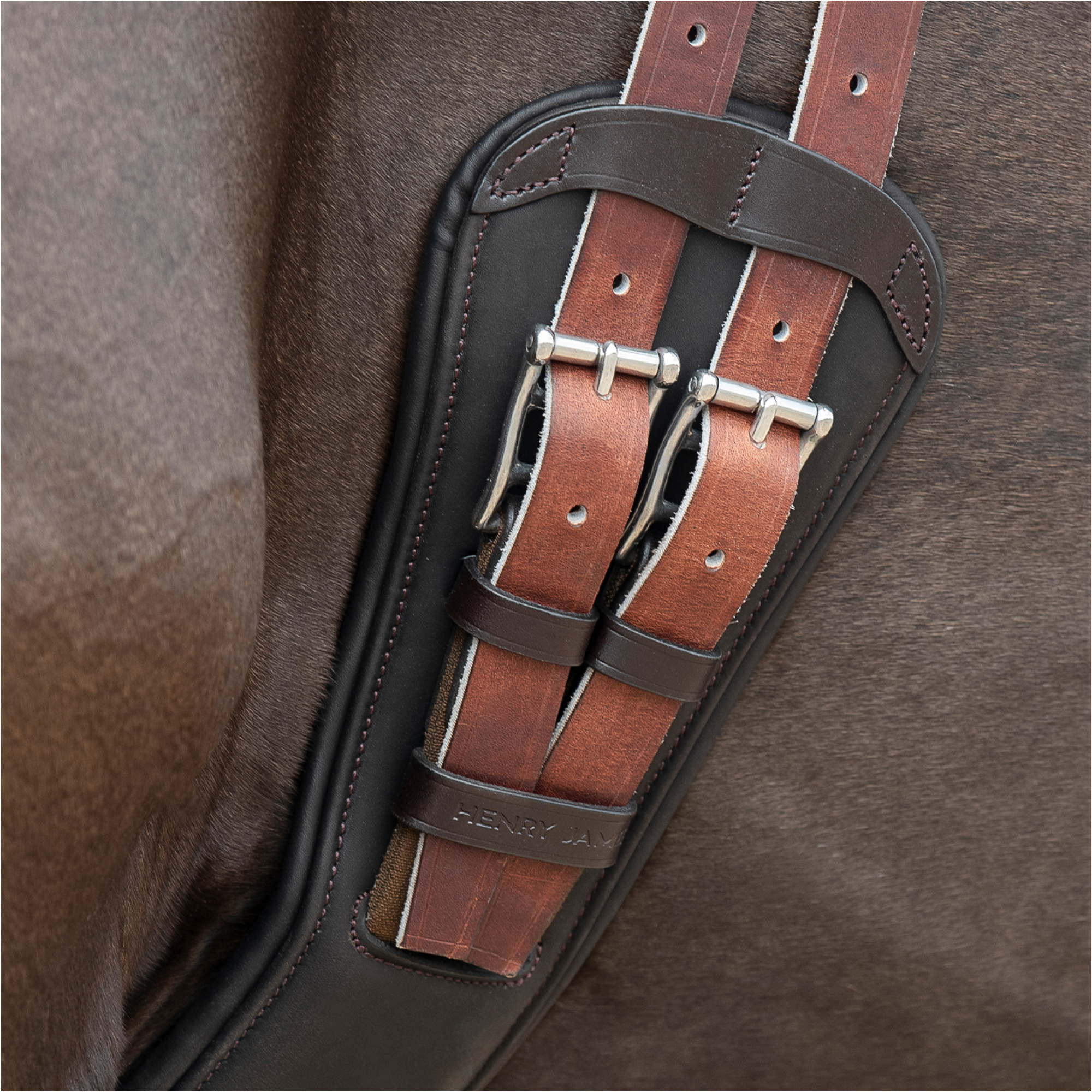 2025 Henry James Saddlery Athletic Anatomic Short Girth GRTH-04-SHT - Havana Brown